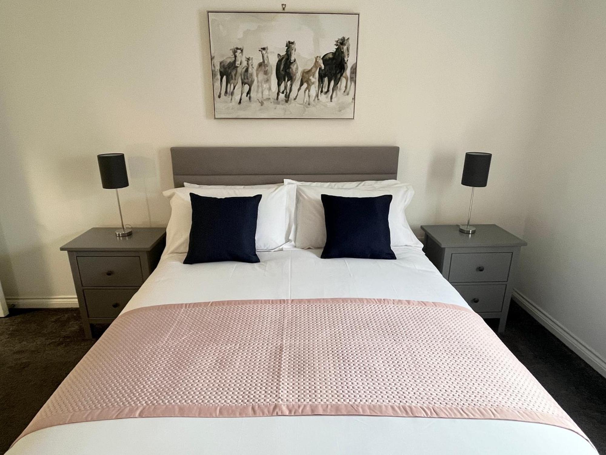 Academy Street Apartments Белфаст Екстериор снимка